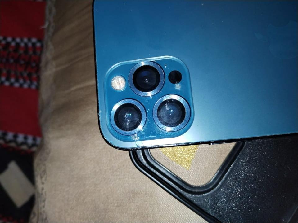 السلام عليكم شباب ايفون 12برو ماكس ثاكره 256بطاريه 94بطاريه مبدله ول بصمه وج متشتغل ول فلاش ملاحضه تصلح بس اني ممصلح ضروف الجهاز رايده به 450وبيه مجال او مراوس شعدك نزل التره ايباد فون تواصل وتساب ***********
