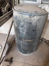 برميل بلاستك للبيع يصلح للنفط كاز بانزين وزن ثقيل سعره ٤٠ الف ٠٧٧١١٨١٤...
