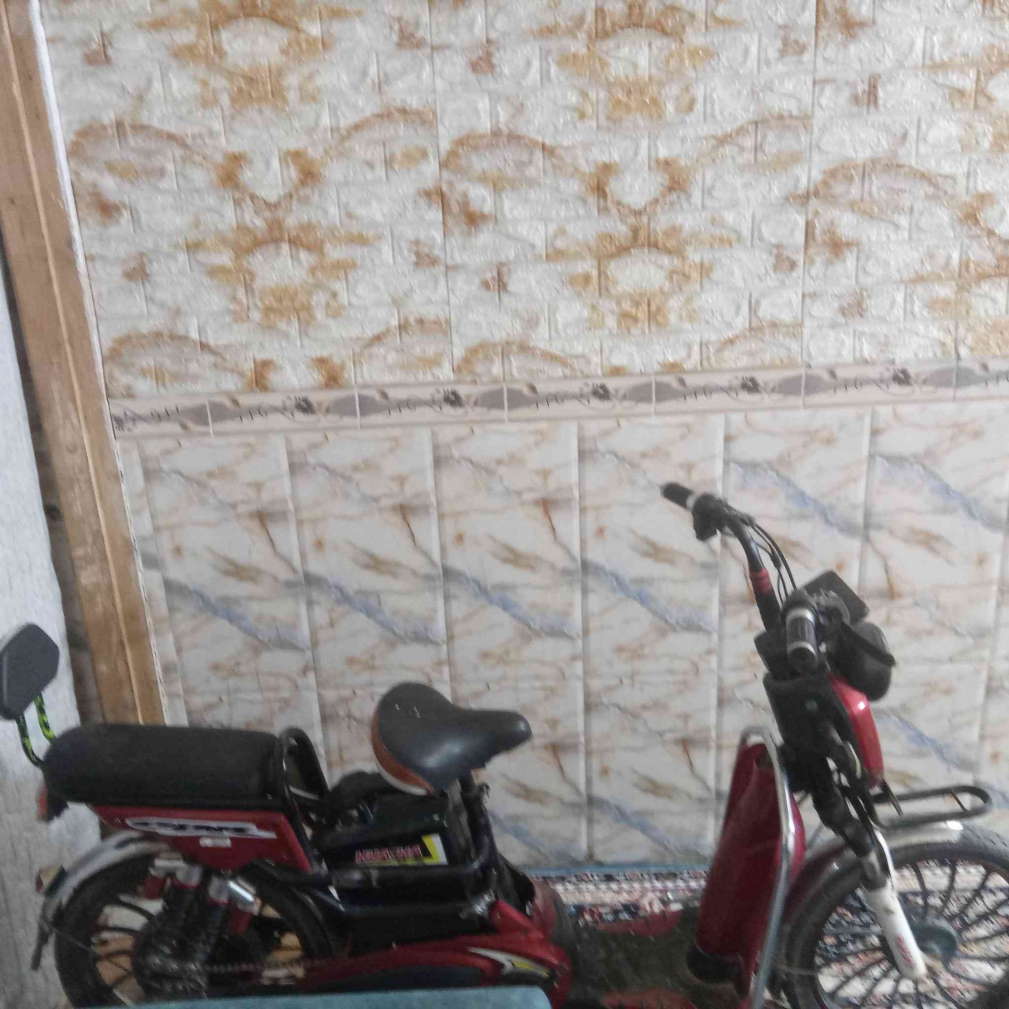 السلام عليكم بايسكل شحن للبيع خمس بطاريات السلام   شيء ما ناقصه بطاريات فوق النص عمر شاحنه جديده بيع او مراوس بلاي اكس بوكس الاستفسار على هذا الرقم***********
