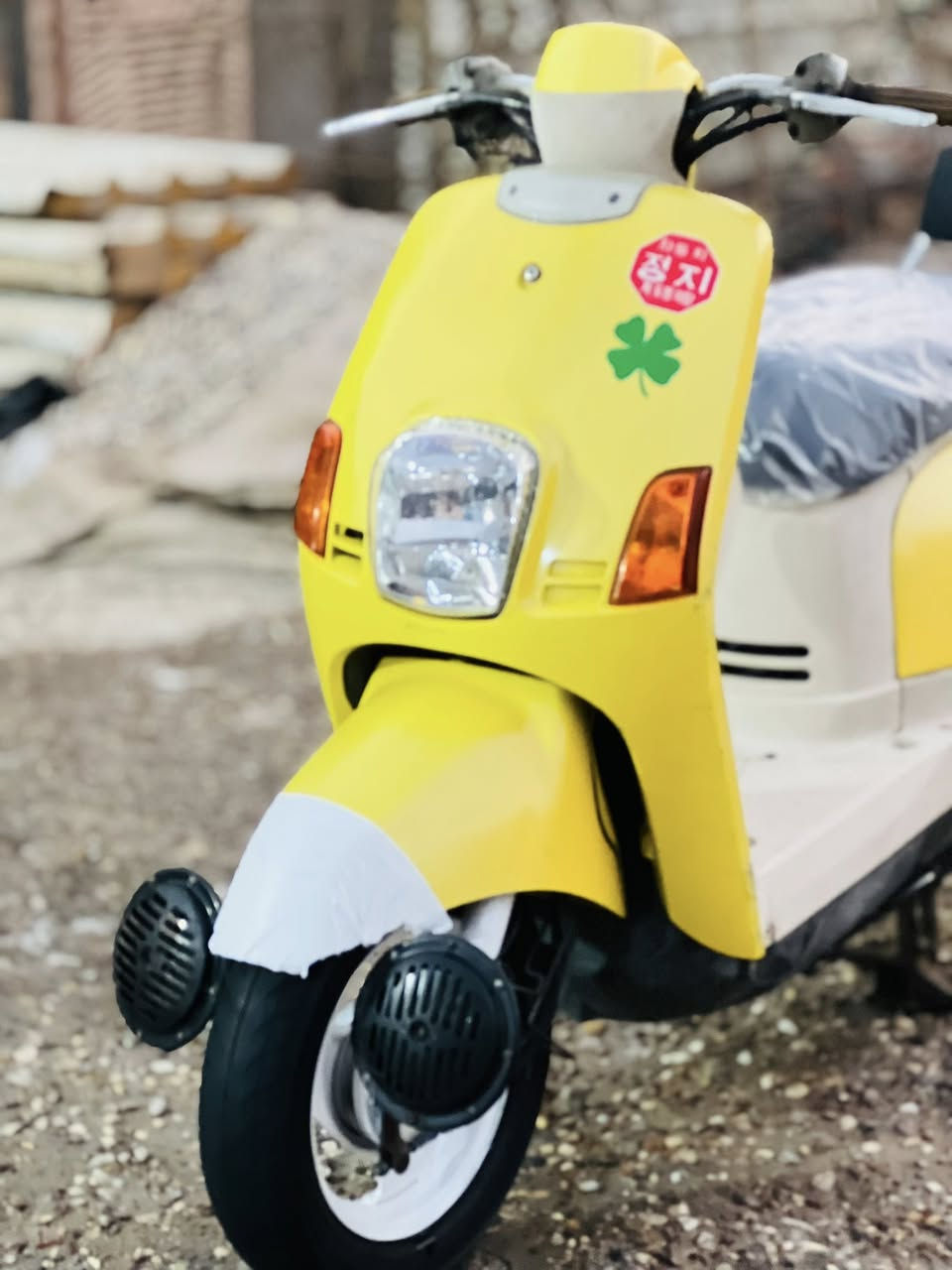 السلام عليكم دراجه بوليس للبيع 
لون اصفر ليموني بلاد 
دراجه ختم واحد 
كفرات بلاد 
كهربائيات كلهه شغاله
دراجه ما مفتوحه مكفوله
للاستفسار الاتصال ***********
