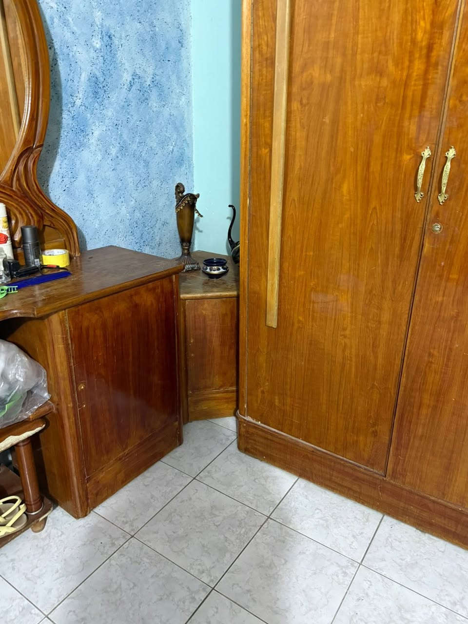 غرفة نوم صاج للبيع
سعر ٧٠٠ الف وبيها مجال 
الجرباية احنة حاطين هاي الخشبات جانت اكو ستارة وشلناها والخشبات هم تنشال عادي


**إذا كنت صاحب هذا الإعلان وتريد حذفه لأي سبب، رجاءا أرسل رسالة إلى الدعم الفني**