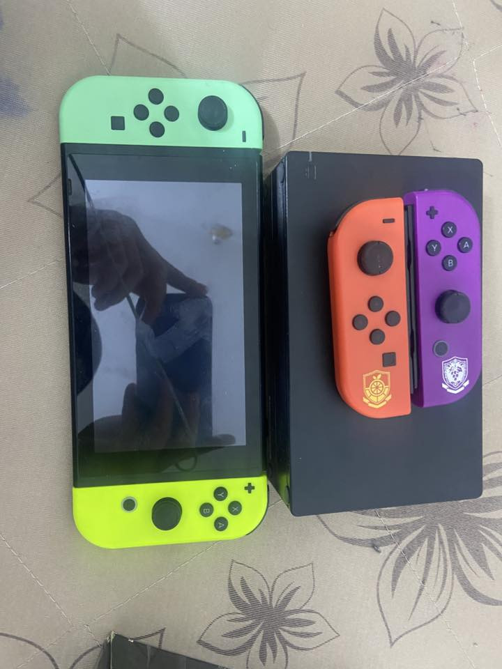 السلام عليكم 
نتيندو سويتج lcd للبيع او مراوس بأكس بوكس سيريس اس او بلي 4
نتيندو مهكر نظامين بيه هواي اللعاب وتكدر تنزل عليه اللعاب 
يجي وياه جويستك اضافي وجويكون اضافي
السعر 250 وبيه مجال يوجد توصيل محافضات
للتواصل واتساب على الرقم ***********
