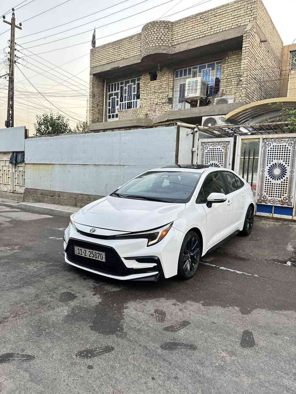 كورلا هايبرد 2023 وارد امريكي اصلي مو صيني رقم بغداد بأسمي فول مواصفات SE رياضي فول  مواصفات فتحه بصمه تشغيل بصمة ابواب شاشه كامره رادار امامي جانبي سستم سماعات JBL اشاير بالمري والخ... يدات البيبان مغلفه ppf السياره مصروف عليها ونضيفه حادثها فقط بنيد مصبوغ نفسه بدون داوخل ايرباك ستيرن وراجع سستم بلادي ماشيه 46 ميل عارضها 169$ وبيها مجال قليل حك الجيه مكاني بغداد ***********
