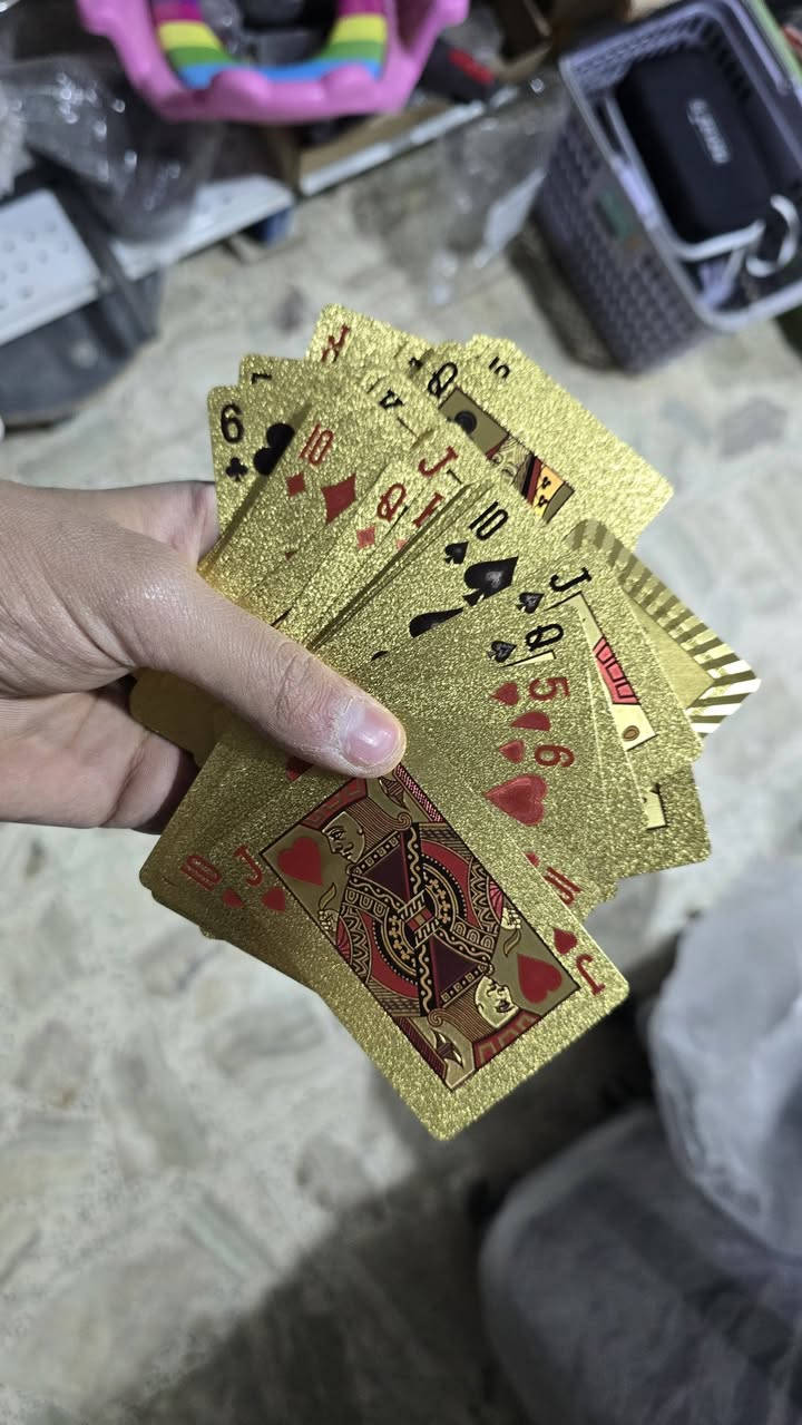 يشهد الله ورق اصلي وزبد مطليه ب ماء الذهب القطعه ب ١٥ متوفر كميه 
واتساب ***********
