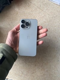 ايفون ١٥ برو ماكس • ٢٥٦ • لوك