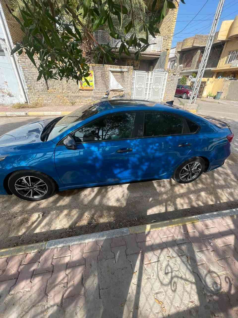 فورتي 22 جيتي لاين مكينة 2000دوش على وضع الشركة وكير على وضع الشركة ماشية 100كيلو  
السعر 150  مكاني واسط الكوت 
*********** السيارة بس بنيد مبدل ولباقي بدون صبغ
