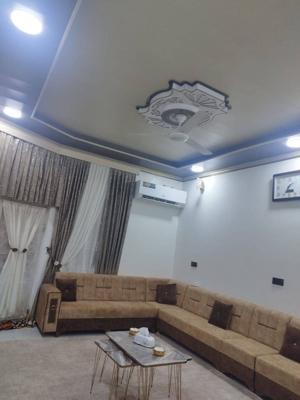 بيت طابو زراعي من المالك الاصلي عراقي موجود جيرانه بناء جديد المساحه 166م بناء بلوك الطابق الارضي سقف كونكريت غرفتين واستقبال وصاله ومطبخ جبير وصحيات داخليه و خارجيه الطابق الثاني بناء فرمستون سقف سندويج غرفه كامله والغرفه الثانيه بدون سقف المكان التنومه الصالحيه شارع الاسوه الحسنه قريب ع الاروائي 3بيت عن الشارع الاسوه الحسنه قريب ع المدارس والمستوصف كهرباء ماي رقمي *********** البصرة, العراق
