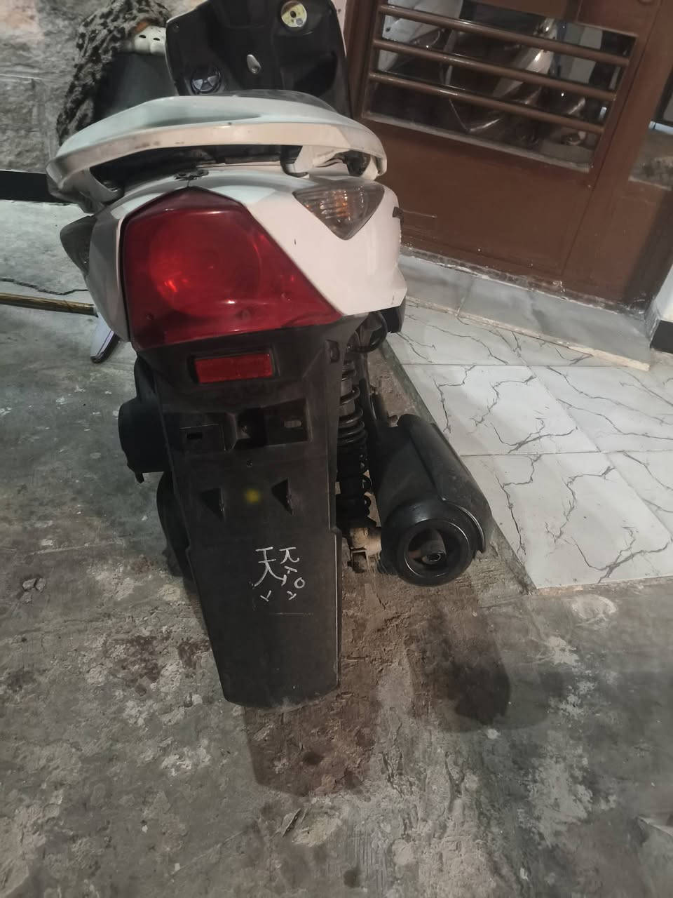 سلام عليكم ماكس ١٤٠ دراجه نضيفه
مثل صور  سعر ٤٥٠ اوراق فقط مكاتبه كهربائيات شغاله كله 
سلف شغال دوره شارع ٦٠ وتساب موجود *********** فيس موجود
