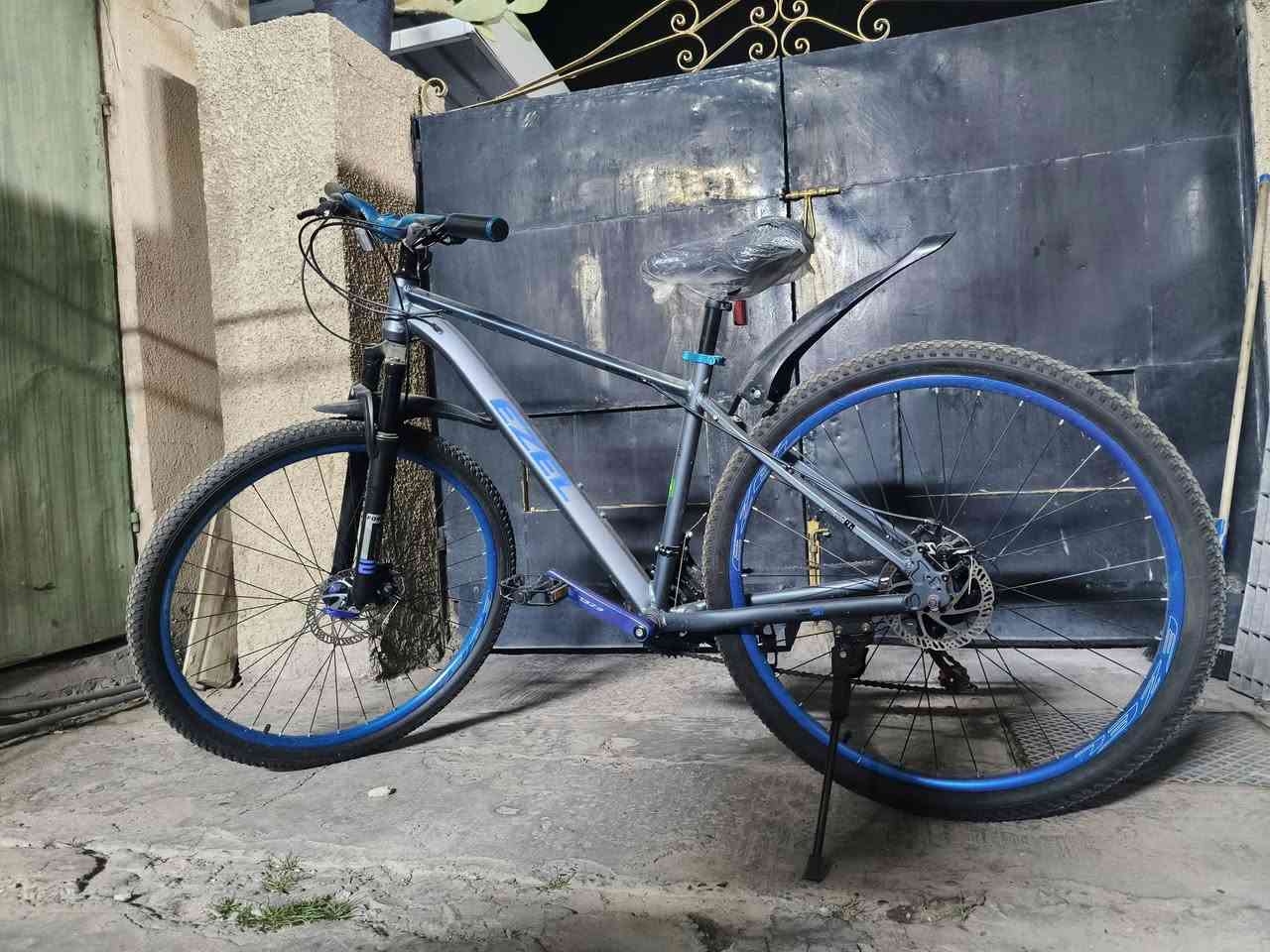 مكاني بغداد البياع  قياس ٢٩  ما صار شهر عندي الباسكل سريع ونضافته ٩٩ سعره ١٦٠ قفل رقمي ‏‪***********‬‏ وات ساب هم موجود أن شاءالله
