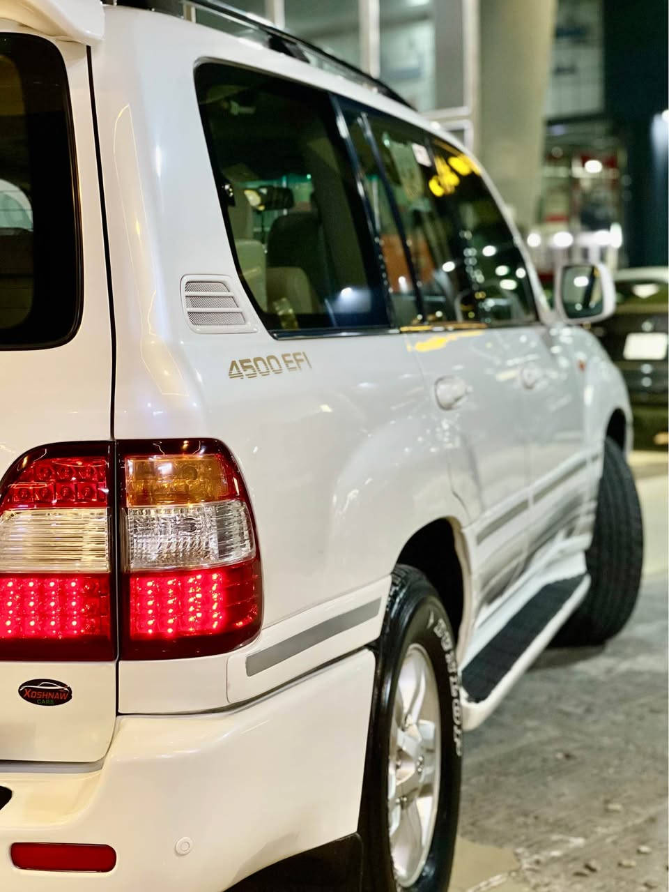 تۆیۆتا لاندکروزەر 2006 GXR شەش پستن
فول مواسەفات : تۆماتیك ، سلایت ، تەبرید مەرکەزی ، سەلاجە ، پێش بەخاخ ، دیفلۆك ، ناو فۆرمیکا و زۆر مواسەفاتی تر…..
سەیارەکە سپی سەدەفیە تاخم تایەی دەنلوبە مەکینەی نەکرایتەوە گێر و مەکینە و بنی هەموو بەشەرتە رەقەم و سەنەوی هەتا ٢٠٣١ تازەیە 
بێ سبوغە تەنها دوو چامرغی لای سەکنی ساردەکوتە باقی هەمووی بەشەرتە شوێنی لەزگەی نیە سەیارەکە وەکو سفر وایە  ….
نرخی 210$ وەرەقە و مەجال شوێن / هولێر 
ژ.م / *********** أربيل, العراق
