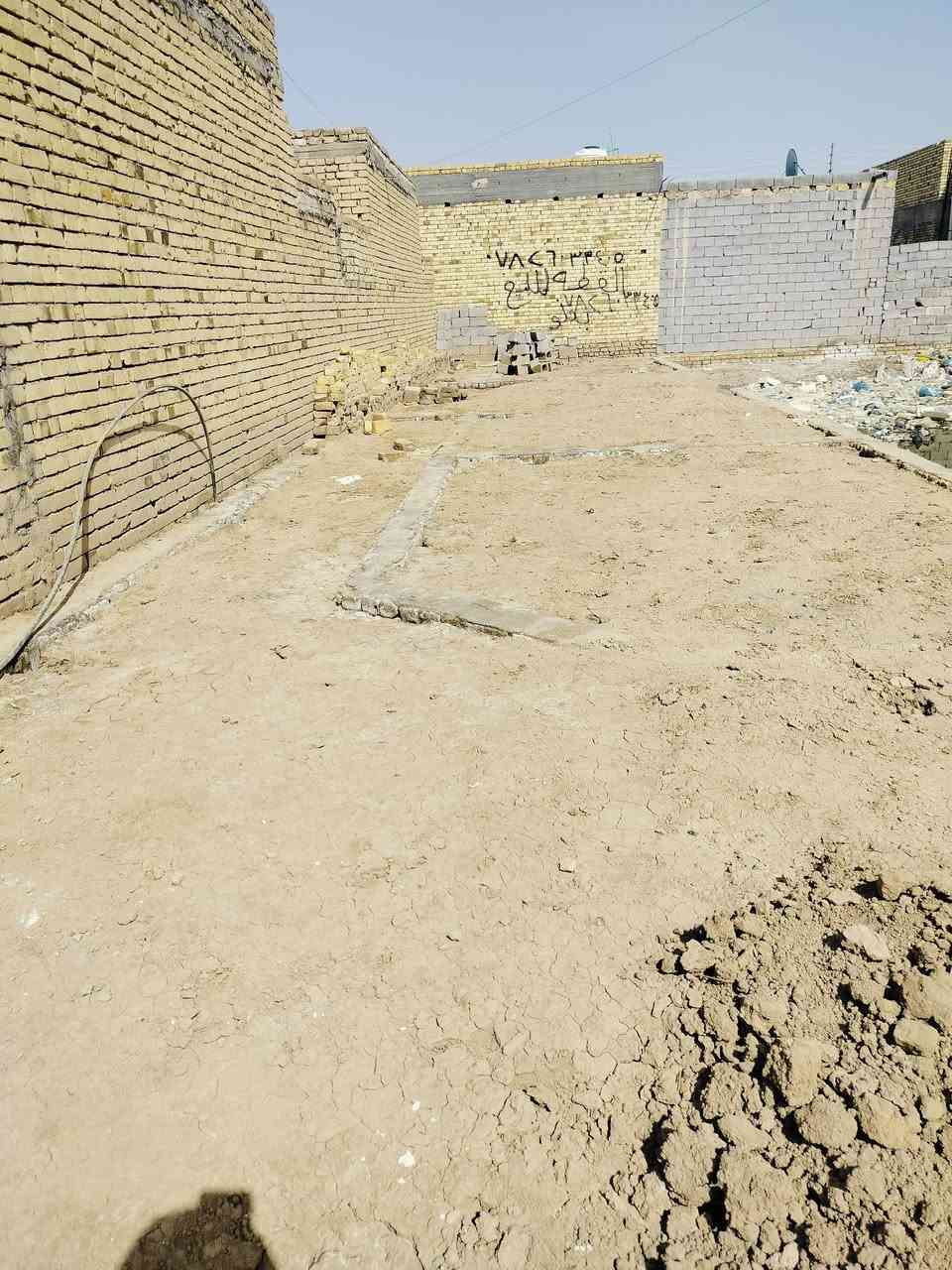 قطع البيع 100متر العرض 5ونزال 20مدكوكه جعب بي ديوانيه مطبخ صاله غرفه ممر صحيات حي شرطه البيكات هاذ رقم رعيه قطع مناسبه ومستعجل عل بيع.             ‏‪‏‪0786 510 0147‬‏
