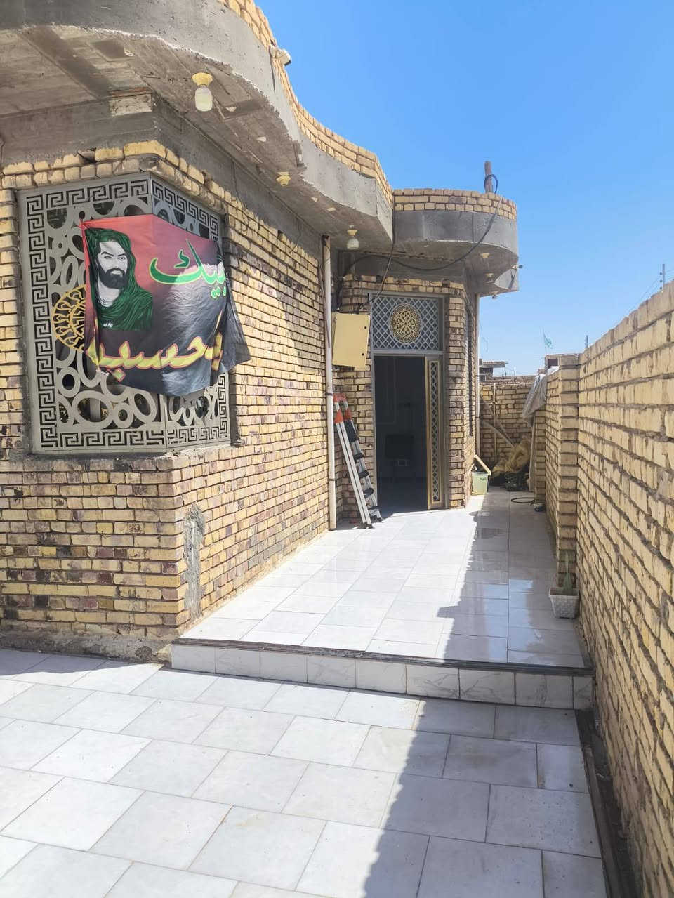 بيت للبيع منطقة ال سيد جابر مساحة 255 متر طابوك مسلح بناء 23 جاهز صحيات داخلية وخارجية براني استقبال وغرفة  السعر ع الخاص  متواجد ***********
