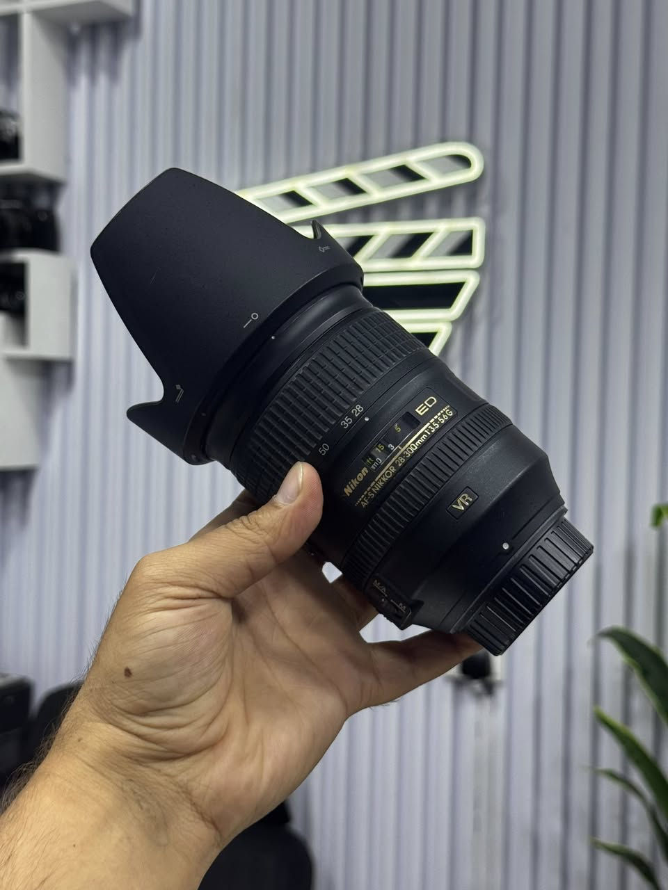 #daste_dw_مستعمل
——————————-
#nikon lens 28-300mm f3.5-5.6 G
Clean 95%


**إذا كنت صاحب هذا الإعلان وتريد حذفه لأي سبب، رجاءا أرسل رسالة إلى الدعم الفني**