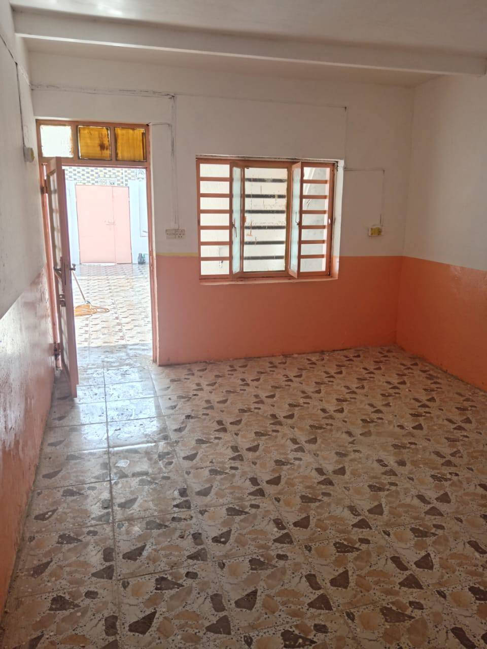 دار للبيع في حي المكرمه منطقة ل 8 تالاف 
شارع 10
المساحه 80م واجه 4 م نزال 20 
السعر 88 
للستفسار مراجعه عقارات ابو مصطفى العبودي 
***********
