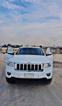 جيب لاريدو 13 محرك 3600  وارد امريكي حادث امامي جاملغ بارد بسيط والثان...