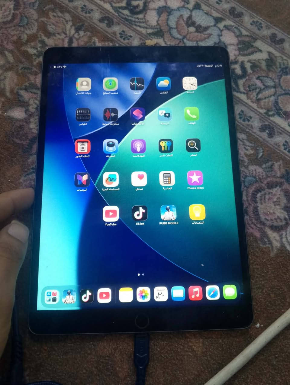 ايباد  اير 3 للبيع بي بس هاذا الكسر بلشاشه ممثر ع لمس الذاكره 64 البطاريه تقريبن 90 شوي اقل هيج مكلف بلنشر السعر 165 وبي مجال قليل رقم صاحب الايباد ***********
