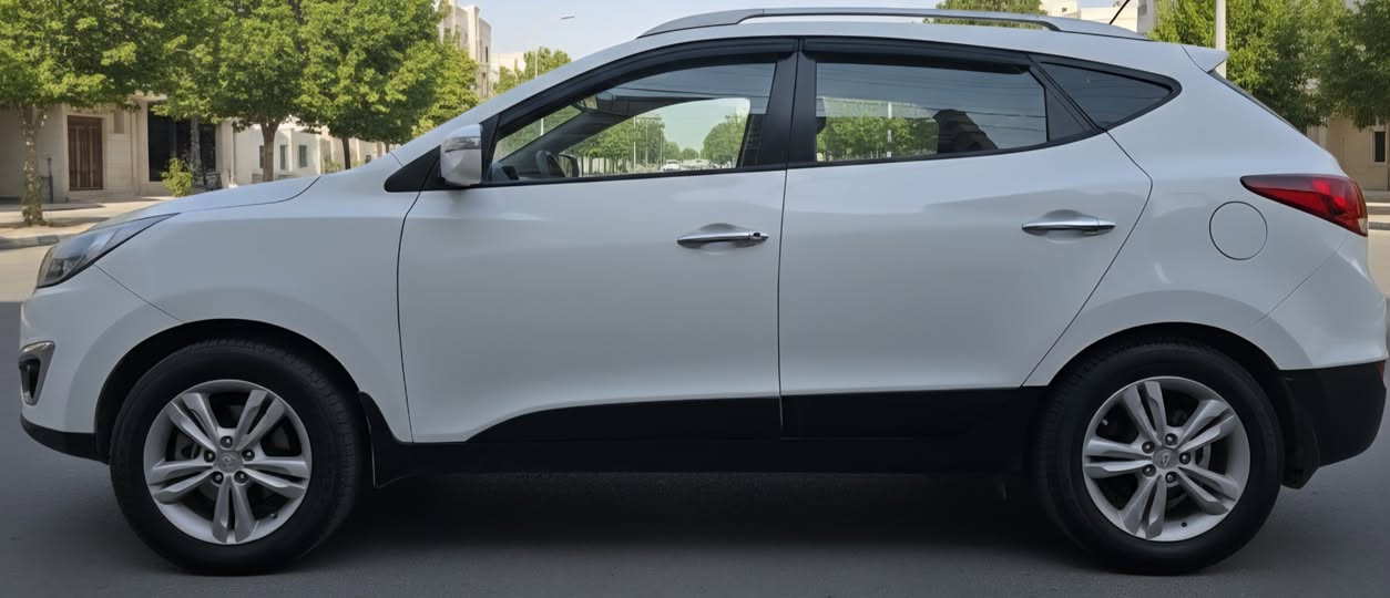 🚗 توسان خليجي 2013  مراوس او بيع...السعر 110 $
 بسيارة نفس السعر واذا اكثر ادفعهن الفرق ... الي عندة يراسلني ...مكاني الرمادي...
​الموديل: هيونداي توسان (Tucson)
​سنة الصنع: 2013
اللون :ابيض
​المنشأ: وارد خليجي
​المحرك: 2000 \text{ CC}
ماشية : 289 الف ...
​الحالة الفنية: المحرك والكير (ناقل الحركة) مكفولات.
​حالة البودي (الهيكل): مصبوغة "عام" 
​سبب الصبغ: تعرضت لحادث أدى إلى "جفّية" على جهة اليسار.
​ الشواصي واللغود "جيدة جداً" ولم تتأثر (بوضع الشركة).
​المزايا الإضافية: جميع الأجزاء تعمل بكفاءة ("كلشي بيهه شغال على آخر حبة").
​: رقم أربيل جديد، وهزة (فحص سنوي) جديدة، وسنوية  جديدة.
​السعر المطلوب:  (110$ ) وقابل للتفاوض.
التواصل ماسنجر ...
او ***********
