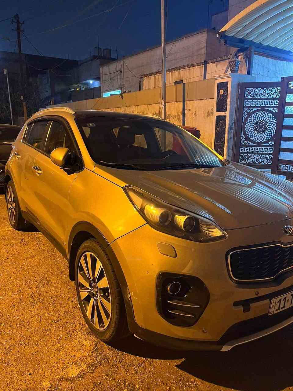 كيا سبورتج ٢٠١٨خليجي فول 
محرك 2400gdi
السيارة نظيفة كلش وفول مواصفات  قطعتين تبريد داخل لونين بيه ضربة بسيطة بين باب السائق والجاملق ومصلحة بارد 
السعر 17700$وبيه مجال
للتواصل ***********
مكان بغداد شارع السفارات بغداد, العراق

