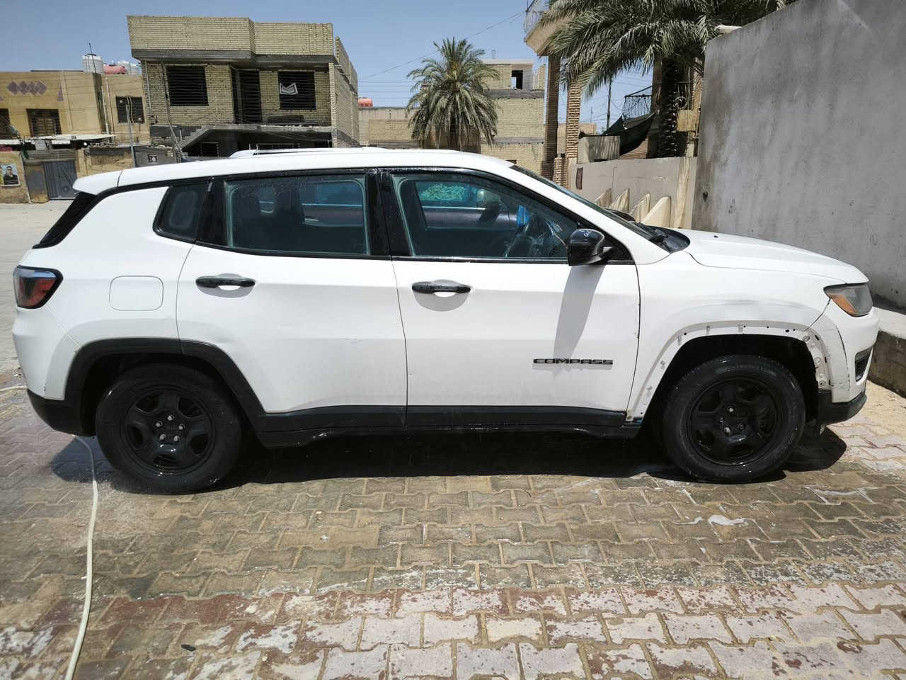 للبيع
جيب كومباس ٢٠١٩ 
صور الحادث بالمنشور بيها ملاحظات تحتاج بارد باقي ع وضعها تجي وتشوف 
محرك ينقص دهن
للاستفسار ***********
