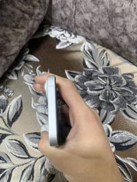 ايفون ١٦ عادي • ١٢٨ • نقطة خضرة