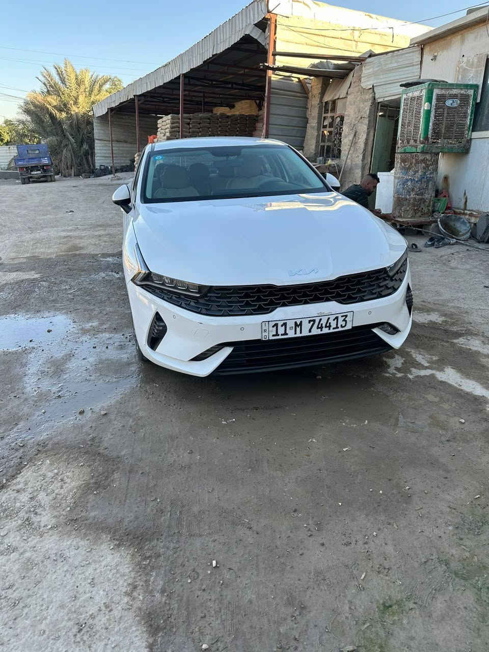 K5 للبيع فقط خليجي موديل ٢٢ ماشيه ٦١  بيها باب السايق مبدله وكاله نفس اللون وبيها بارد كلش قليل مواصفات بصمه تشغيل عن بعد شاشه كامره اصليه السعر ١٩٥ بيها مجال عنوان دوره موبايل***********
