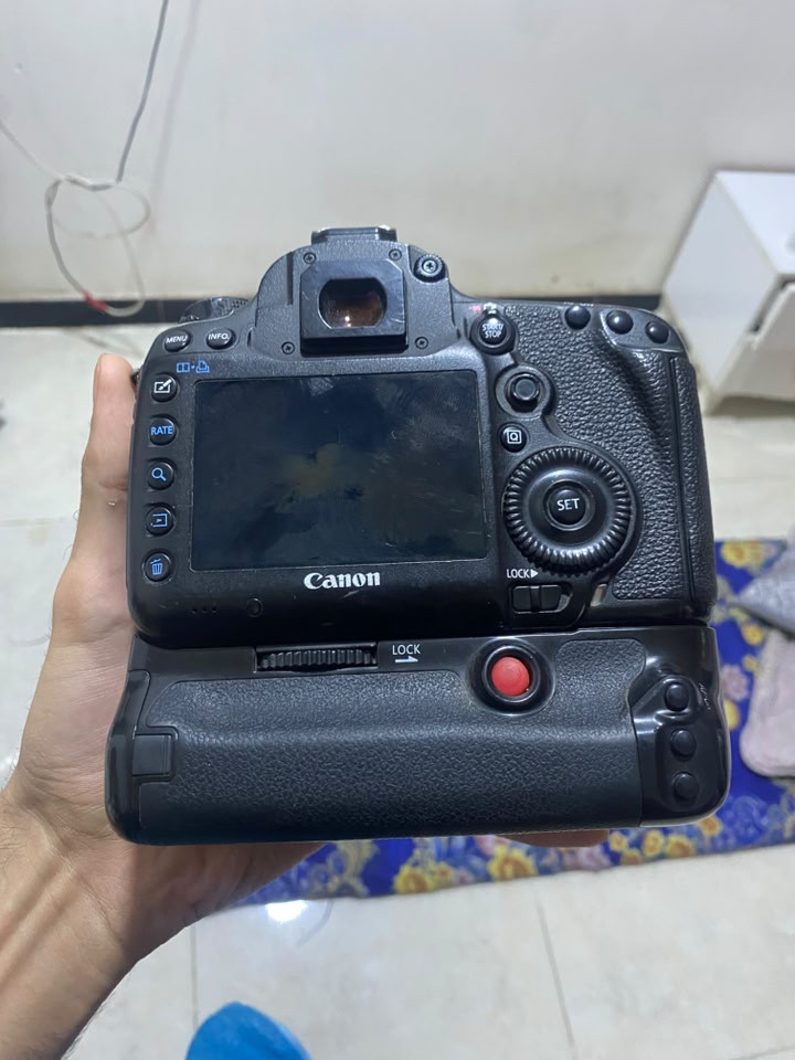 للبيع
كانون 5D M3 مع كرب وبطاريتين
وعدسه 70/200 F4
وكامل ملحقاتهم 
بسعر ٩٠٠ 
للمواصله مع رقم 
***********
