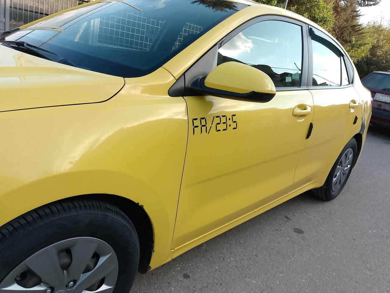 السلام عليكم كيا ريو للبيع 2020رقم نينوى سياره كود واحد امبدل بيها كملغات بدون داخل كير محرك شرط  
***********

***********
