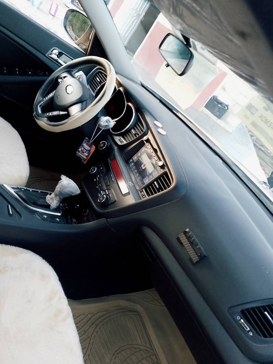 السلام عليكم سيارة اوبتيما للبيع فول ادوات كص م 2013 كير محرك جدد  محرك2400 اربعه سلندر بصمه شاشه السيارة كلشي جديد بيه السعر 50 وبيه مجال يرهم مراوس جارجر اوباما 2011 وفوك فقط ***********
