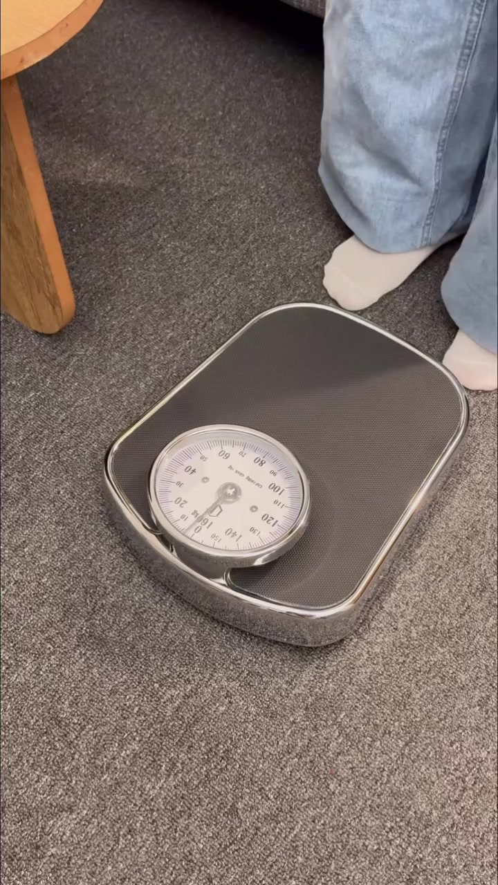 ميزان  ميكانيكي من LIBRONIC

الاستخدامات:

يمكن استخدام الميزان الميكانيكي لقياس وزن الأشخاص في المنازل أو المراكز الصحية.

يُستخدم الميزان الميكانيكي في المحلات لقياس وزن المنتجات

المميزات:

يتميز بدقته في قياس الوزن، مما يجعله موثوقًا في النتائج

يتمتع بتصميم بسيط وسهل الاستخدام، حيث يتم قراءة الوزن بواسطة العقرب

يتم تصنيع الميزان الميكانيكي من مواد عالية الجودة، مما يجعله متينًا وقادرًا على تحمل الاستخدام اليومي لفترة طويلة.

يتيح بعض الموديلات تعديل الصفر أو ضبط العقرب للحصول على قياسات أكثر دقة.

يحتوي على عتلة لتصفير

ضمان لمدة سنة من تاريخ الشراء

ابعاد المنتج

ارتفاع: 12 سم

طول: 33 سم

عرض: 28 سم

السعر 35,000 د.ع


**إذا كنت صاحب هذا الإعلان وتريد حذفه لأي سبب، رجاءا أرسل رسالة إلى الدعم الفني**