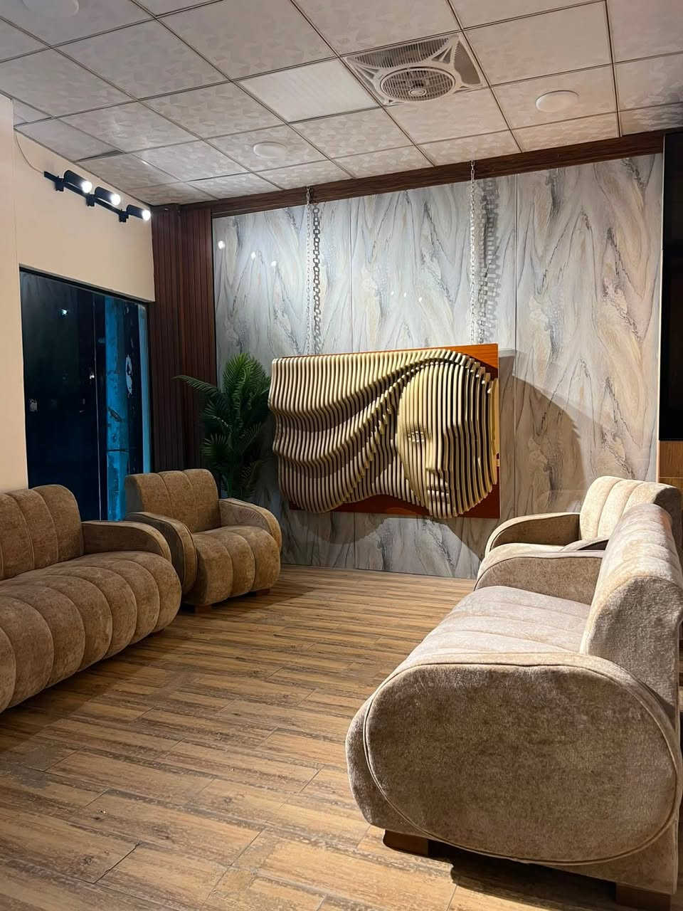شغل درجه اولى 
الحريه البستان مقابيل مدرسه سكينه 
***********
واتساب إو مرسله الصفحة
