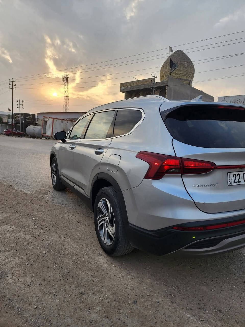 سلام عليكم للبيع فقط 
سنتافي موديل 2023 وارد امريكي 
فول مواصفات عدا الفتحه والفور ويل
حادثه صوره رقم شاصي مرفق فقط بنيد مصبوغ وبارد بحافه جاملغ بدون دواخل ولا ايرباك ولاتبديل مواصفاته 
بصمه تشغيل وابواب وتشغيل عن بعد 
5 راكب 
محرك ٢٥٠٠ تنفس طبيعي 
شاشه كبيره كامره دواره 
تحكم استيرن جهتين 
تبريد قطعتين كشن كهربائي سايق تدفئه بلكشن شاحن وايرلس وظعيات قياده اطفاء ذاتي اريل نفكيشن جنطه كهرباء وباقي مواصفات معروفه ماشيه ٦٠ مايل
رقم اربيل الدولي تحول مباشر وسياره جديده وجاهزه مابيه اي نقص
سعره 195 ورقه وبيه مجال 
مكاني بغداد قرب علوه الرشيد يم القوس 
اي استفسار/ ***********
                  /***********
