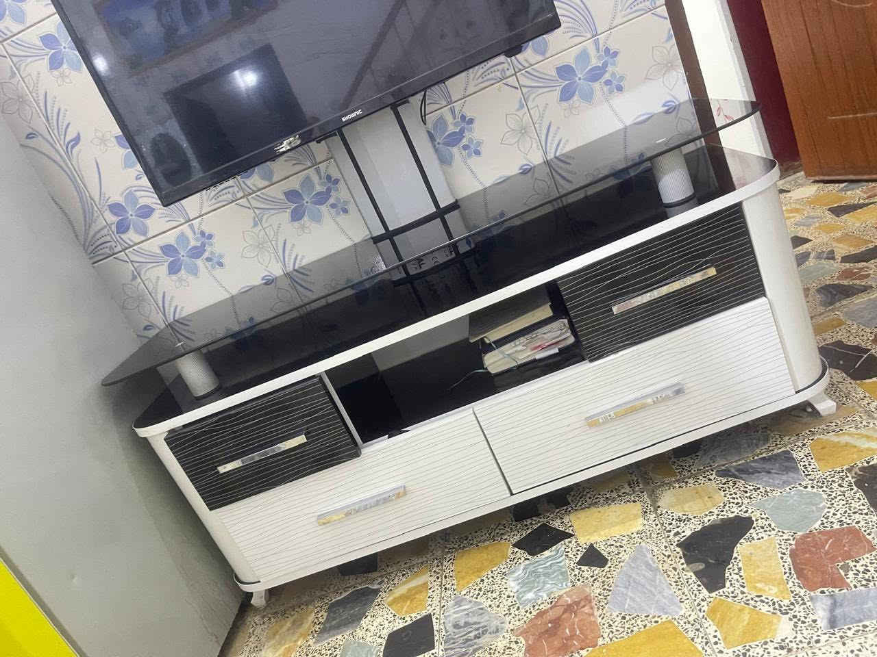 ميز بلازمه كلش نضيف اخو الجديد سعره ٤٠ 
طباخ شغال فرن او عيون من فوك نضيف عل فحص قفله ٥٠ 
فلتر مي استخدم قليل كلش سعره ٢٠ 
مكاني الشعب


**إذا كنت صاحب هذا الإعلان وتريد حذفه لأي سبب، رجاءا أرسل رسالة إلى الدعم الفني**