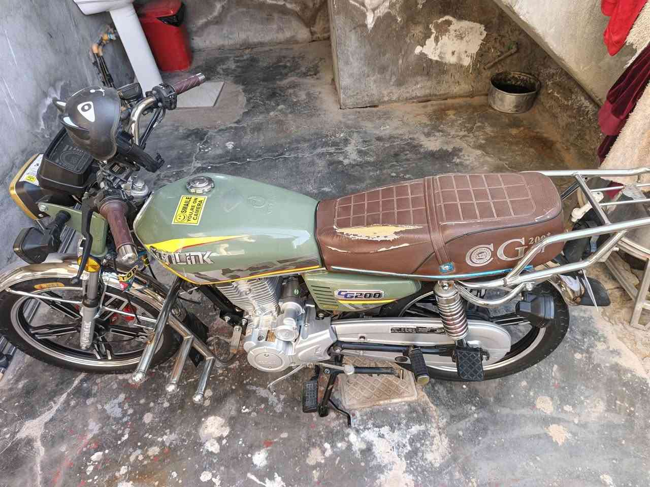 سولنك موديل 24 محرك 200cc اصل شلعه معدل فول اوراق منفيس بيه دراجه نظيفه مال جناي نقصه باتري ظعيف تايرات جدد كهربائيات شغاله.. العنوان فلوجه شهداء.. السعر 750....***********
