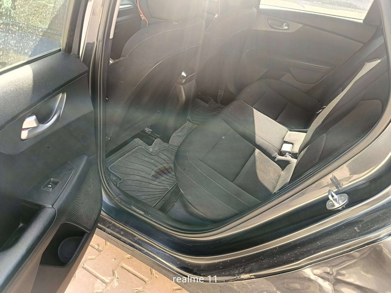 السلام عليكم للبيع كيا فورتي وارد امريكي موديل 2021 بيها قطعتين صبق بس جاملق امامي وبنيد ماشيه 109 كير  صدر تخم تاير تبريد تدفئة شغال مكاني بغداد المحمودية السعر127 وبيها مجال ***********//***********
