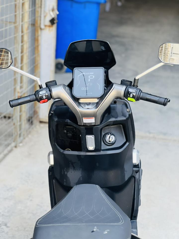 السلام عليكم دراجه شحن الRAYAN موديل 2025 لون اسود مثل ما موضح بالصوره الدراجه نضيفه ع ايدي انضفها كامله مكمله مابيها اي نقص والدراجه جديده مصارلي هوايه من اخذتها وتجي وياها تجوه خلفيه بس اني ضامها سعرها بمليون و350 وبيها مجال حك الجية مكاني بغداد الحريه رقم تلفون ***********
