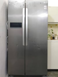 ثلاجه بابين نوعيه LG اي عيب مابي سعر 350 الف سنك متر و70 سم استعمال جد...