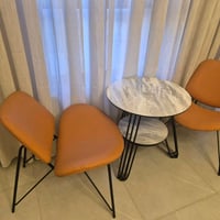 هذا ميز او كراسي عدد 2 للبيع اني مشتريتة ب500 الف واريدة ب350 الف العن...