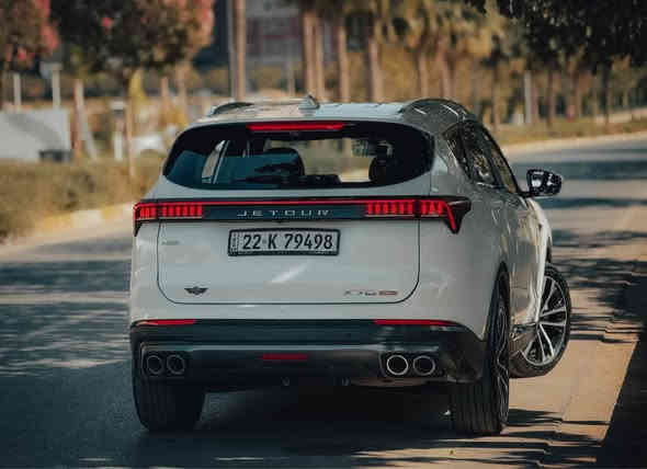 للبيع جيتور X70 Plus موديل 2023
 كومفرت محرك 1500 توربو 
 ماشية 55 الف كيلومتر.
المواصفات:
*7  راكب
* إطارات قياس 20 إنچ
* فتحة سقف بانوراما
* كاميرات محيطية 360 درجة
* شاشة عرض ترفيهية بقياس  10.25إنچ
* شاشة عدادات بقياس 10.25 إنچ
* نظام تحذير مغادرة المسار
* مثبت السرعة
* نظام مراقبة نقطة عمياء
* حساسات اصطفاف خلفية
* نظام الفرامل اليدوية الاوتوماتيكي Autohold
* وضعيات قيادة متعددة
* دخول ذكي (بصمة)
* صندوق كهربائي 
* مقصورة الركاب من الجلد الفاخر
* مقعد السائق كهربائي
* مسند الذراع الوسطي مع ثلاجة
* إنارة ترحيبية
* عتبات الأبواب مضيئة
* مصابيح نهارية LED
* المصابيح الامامية تعمل اوتوماتيكياً
* المرايا الجانبية قابلة للطي كهربائياً
* وظيفة تنقية الهواء (فلتر N95)
* خاصية إغلاق الشبابيك وفتحة السقف عن بعد
* اضاءة امامية LED

السيارة ضمان شركة هارلم 10 سنوات او مليون كيلومتر وبعدهه بحالة الوكالة وكل الصيانات الدورية بداخل الشركة.
.
السيارة رقم اربيل وجاهزة من كلشي وتحويل ثاني يوم والضمان يتحول باسم المشتري.
مكان السيارة اربيل 

السعر 16،900$$
*********** واتساب أربيل
