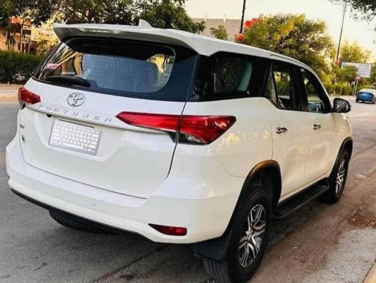 تويوتا فورجنر 2022
 ال4 سلندر  
فور ويل
شاشة كبيره تدعم ابل كار بلاي 
بجم نيكل كروم  
ستيرن صاج 
ثلاجة اكواب ماء + كشنات حضن
رقم بغداد الدولي باسمي 

*********** بعقوبة, ديالى
