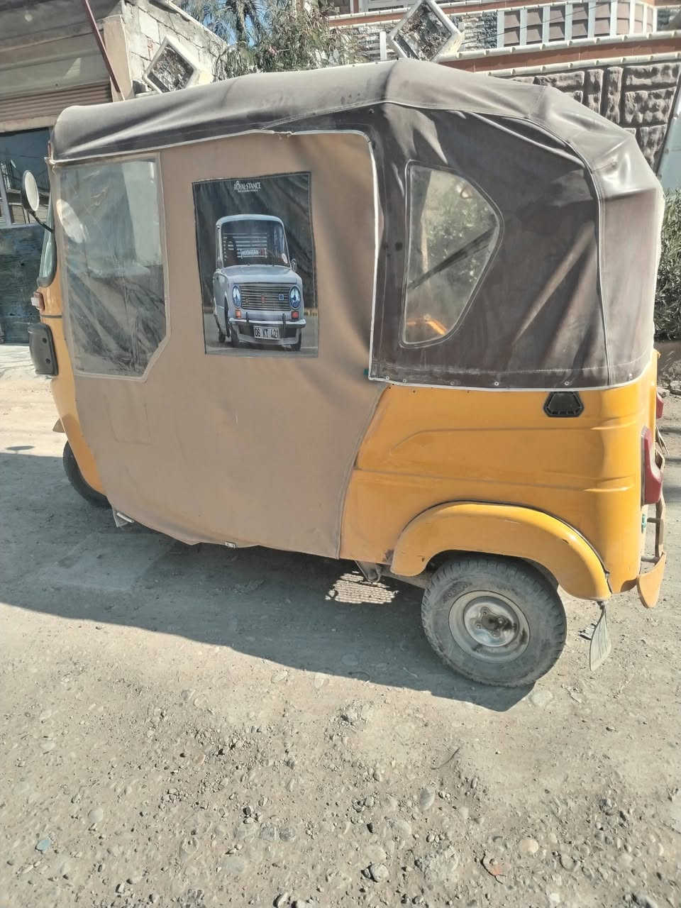 سلام عليكم تكتك البيع واحد وعشرين تكتك بيهه ضربه بل صفحه من جهت قبق البانزين فقط السعر سبعه ونص وبيهه مجال الرقم ***********
