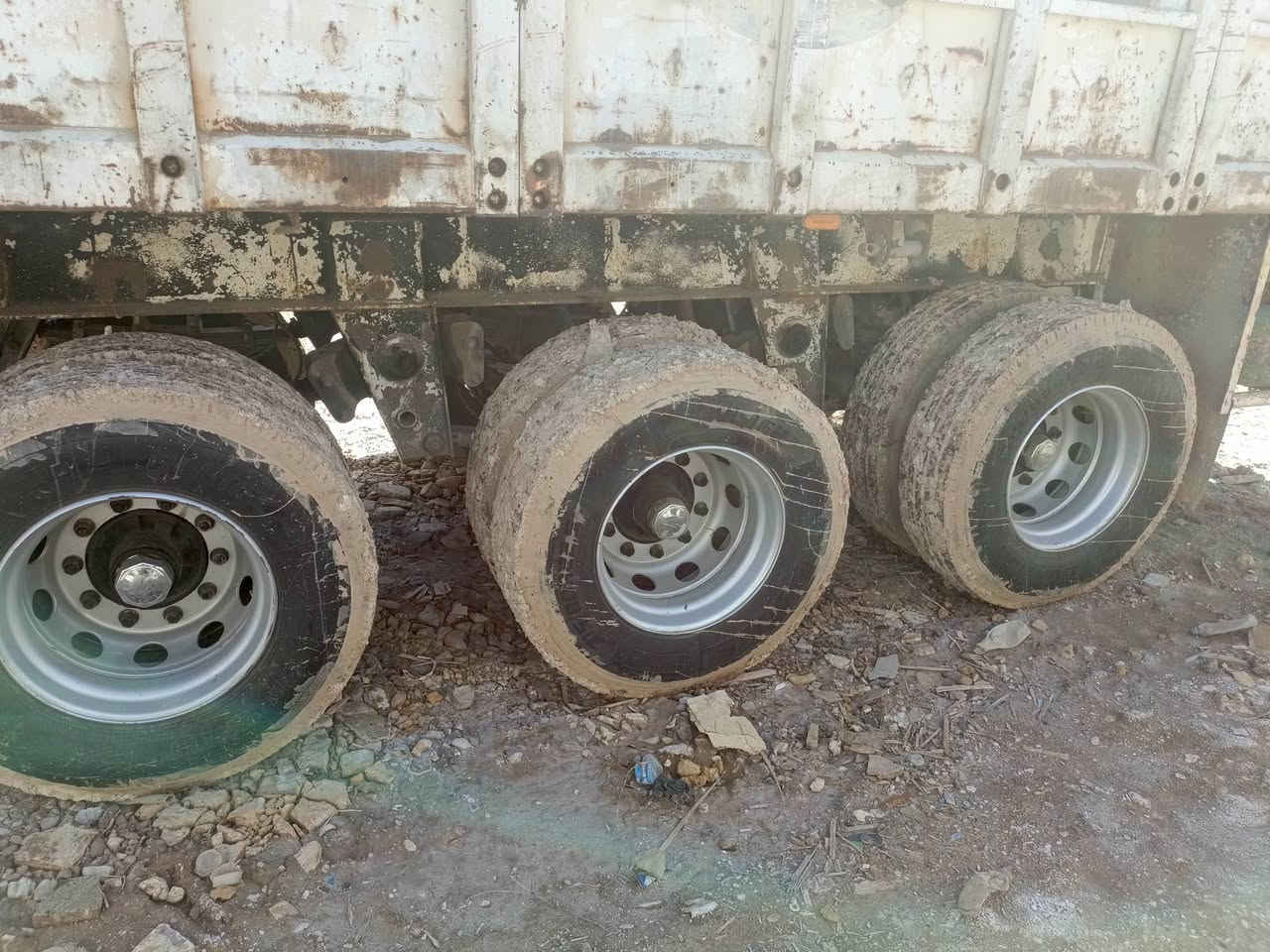 السلام وعليكم عربانه للبيع اكرونه بلاديه طوله 13 وربع ارتفاع 195 دناكير 14 صيني جدد تخم تاير تخم وياله جدد هسه شادهن هوه كهرباء كامله عربانه خفيفه بطوناج مكانه بغداد سعر 105 وبيه مجال لاستفسار ***********
