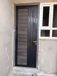 باب حديد 200 الف  باب بلاستك ابيض 125 الف 07517793819  من معمل الحدادة...