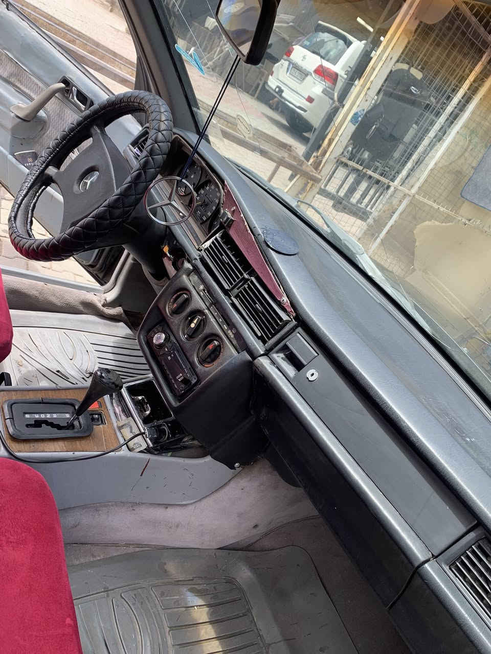 سيارة مارسيدس للبيع 190  طيارين موديل 1991
محرك محور ونجي مكينة وكير شرط 
سيارة صبغ حزام فقط 
تبريد ثلج وتدفئة
اني وكيل الاول وسنوية ب اسم الوالد 
سنويه 2027  شهر سادس 
رقم كركوك 
سيارة مابيه نقص 
شرط تحويل ثاني يوم 
سعر بلخاص علق يجيلك السعر 
للاستفسار يرجة مراسلة ماسنجر


**إذا كنت صاحب هذا الإعلان وتريد حذفه لأي سبب، رجاءا أرسل رسالة إلى الدعم الفني**