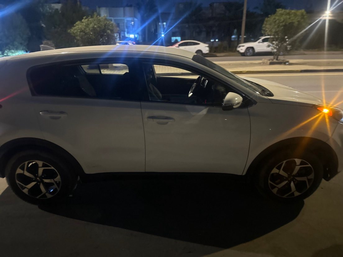 سبورتج موديل 2021 وارد 
كير ومحرك وتبريد شغال 
حادث موضح 3 قطع صبغ 
مكينه 2400 
فوريل 
شاشه اصليه 
ماشيه60 الف 
 ***********
السعر 160$
