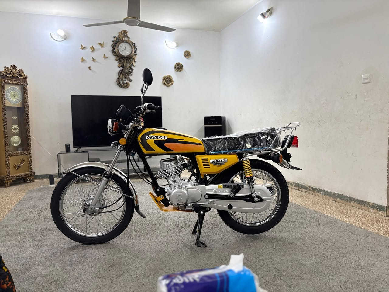 سلام عليكم دراجه للبيع تعمير الشاصي ١١ غراض كله اصلي برغي تجاري مابيه أوراق اصولي دراجه كفاله عامه السعر مليون 300 مكاني كوت ***********
