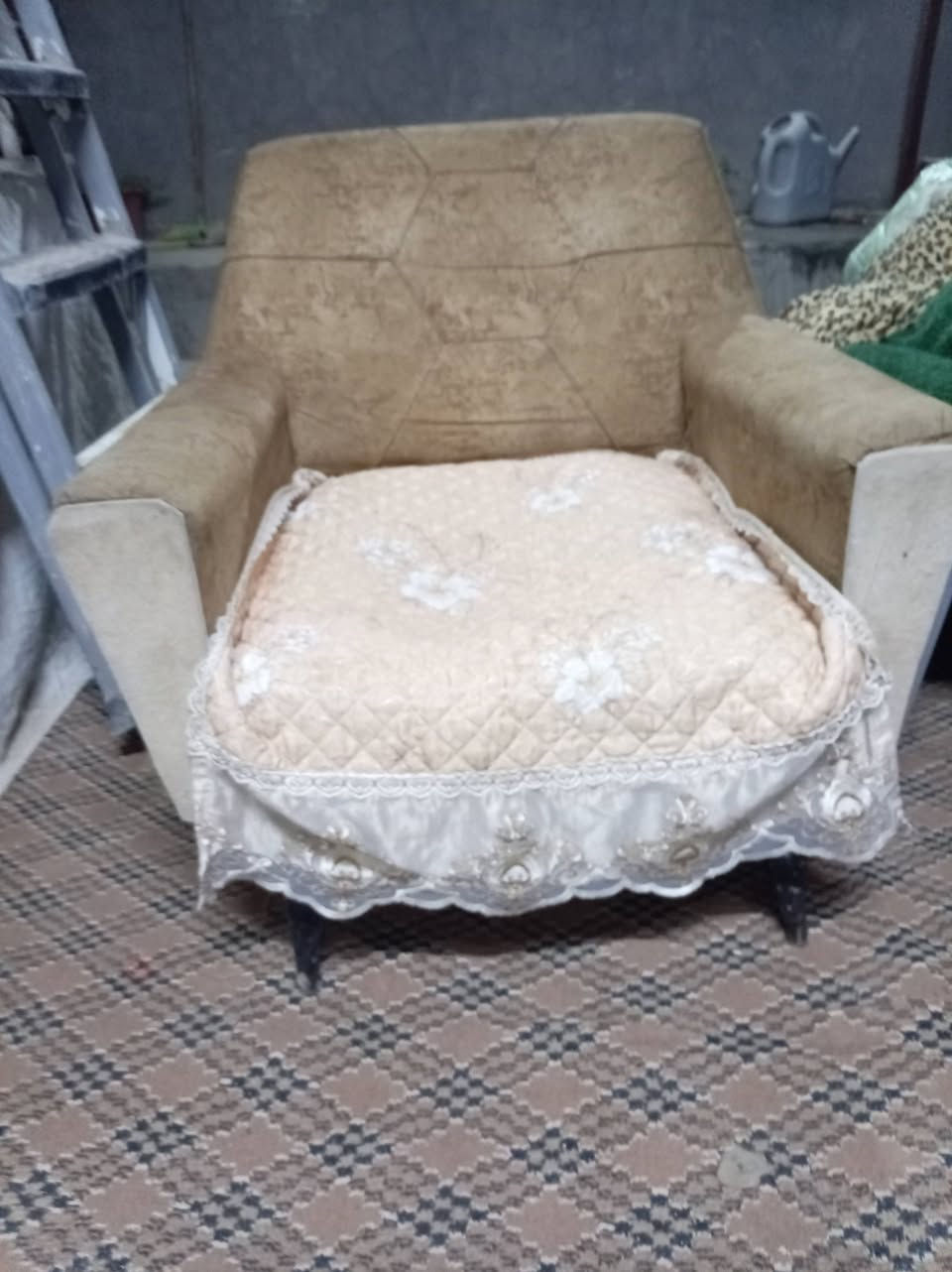 السلام عليكم ذني غراض نضيفات كرسي دسكام وميز تلث رفوف وثنين برد سحب رتفاع تلث مترات  متر كلهن ب30بيع مستعجل خاص او ***********
