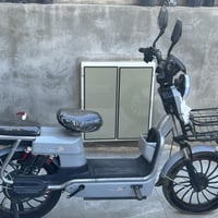 دراجه شحن للبيع ٥بطاريات دراجه نضيفه للستفسار 07721237627