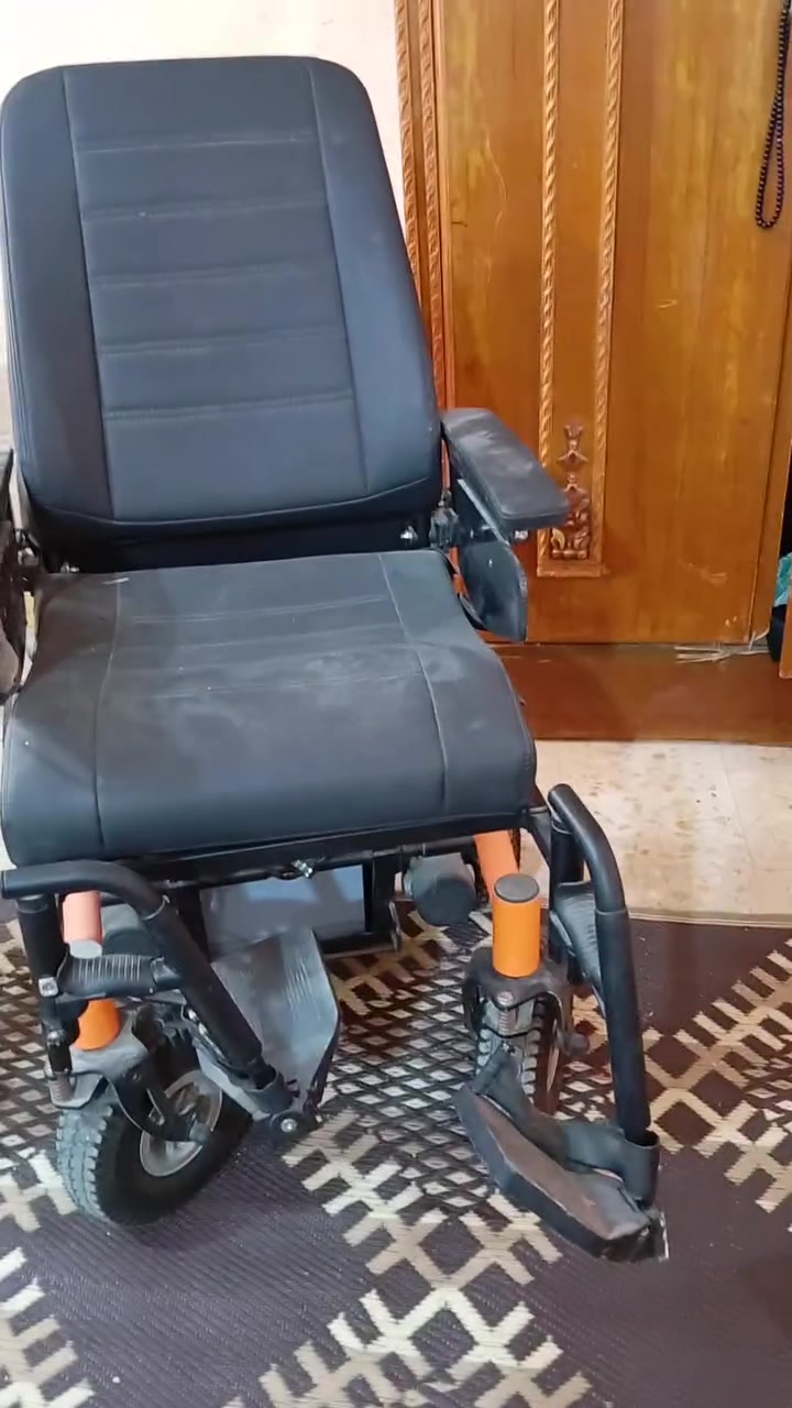 كرسي جديد برتقالي ما مستعمل رائده 325 قفل الاتصال على الرقم***********
