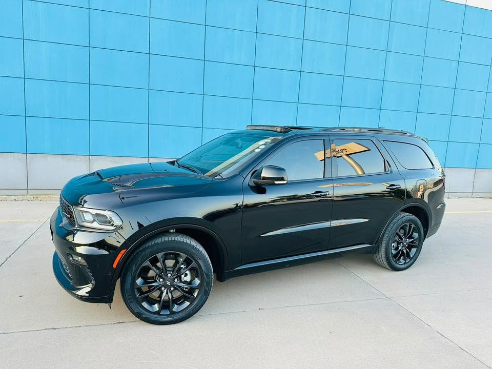 DODGE DURANGO 2023 :SERIES BLACK VIN: 1C4RDJDG6PC592957
دورنكو امريكي GT 
السيارة وارد امريكي ( كلين ) 
بدون حادث - بدون ضرر 
ايرباكات سليمه 100-100

الرقم : دهوك - رقم و فحص و هزه جديده 
كتاب تضليل جام موجود 💯 

المواصفات :

▪️دوج دورانكو لون اسود 
▪️الموديل :2023
▪️المحرك : . 3.6L . V6 (ستة سلندر)
▪️العداد : 57 الف ميل
▪️حجم الويل : ويل كب حجم 20
▪️بصمات للابواب عدد مع بصمة جنطة وبصمة تشغيل وتشغيل عن بعد
▪️لايتات زينون عالي وناصي مع حاجب LED مع كشافات دعامية زينون
▪️فتحة سقف ( سلايد روف )
▪️حساسات خلفية 
▪️كامرة خلفية دوارة اصلي 
▪️شاشة الدشبول كبيرة للتحكم بايعازات السيارات
▪️تحكم فول كهرباء لكرسي السائق والراكب
▪️غرفة السيارة جلد اسود اصل
▪️تبريد و تدفئة للكشنات 
تدفئه استيرن 
▪️گير شفتر بالستيرن للتحكم بالگير العادي
▪️سستم صوت
▪️اشاير بلمرايا الجانبية 
▪️يدات الابواب نيكل
▪️تحكم ستيرن جهتين بلوتوث وحاكية وكروس سرعة وتحكم صوت 
▪️منافذ USB امامي وخلفي
▪️نظام ABS مانع انزلاق
▪️السيارة اربيل - معرض اربيل كارس 
السعر 325 ورقة

للاستفسار ☎️***********
