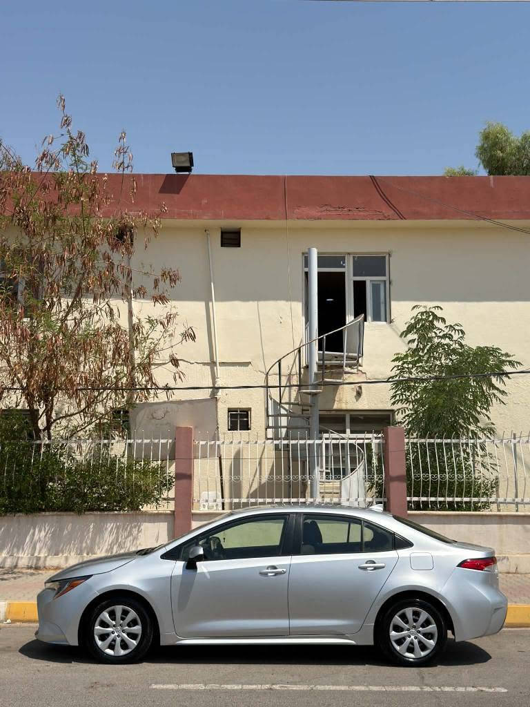 السلام عليكم للبيع تويوتا كورلا 2022 LE رقم اربيل محرك 18 المرغوب مواصفاتها معروفة شاشة و كامرة و تحديد سرعة و تحدد مسار و رادار امامي سنوية جديدة كاملة و بيهه بطاقة بانزين الضرر كما موضح بالصور  بدون ايرباك و بدون شواصي و بيهه شويه تعديل بارد ماشيه 51 الف ميل مكان السيارة كركوك السعر 132 ورقةللاستفسار *********** عربي                *********** كوردي كركوك, العراق
